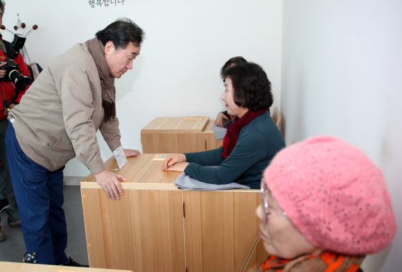 포항 지진 트라우마 센터 방문한 이낙연 총리