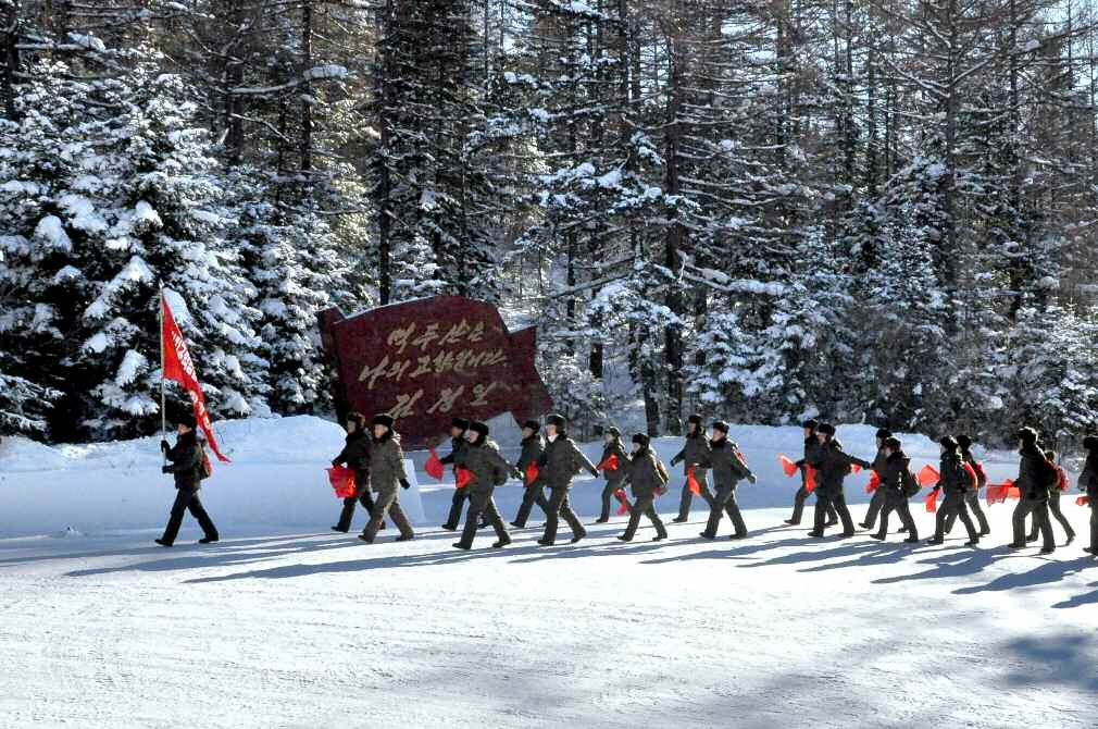 노동신문, 연일 백두산 답사 보도…“불멸의 업적 체득”