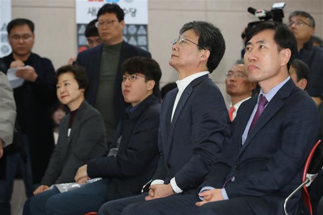 유승민 ‘무슨 생각?’