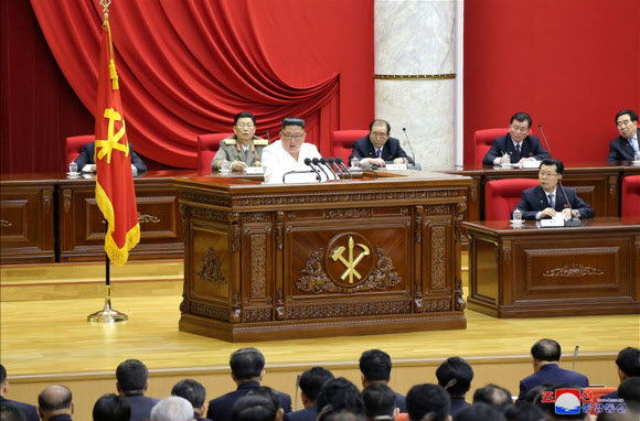 북한, 노동당 전원회의 이틀째 진행…김정은 주재