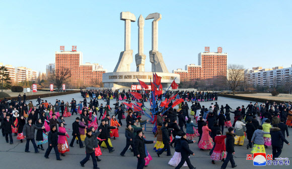 김정은 최고사령관 추대 8주년 경축 무도회