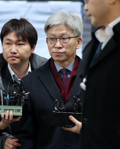 아무 대답 없는 송병기 부시장