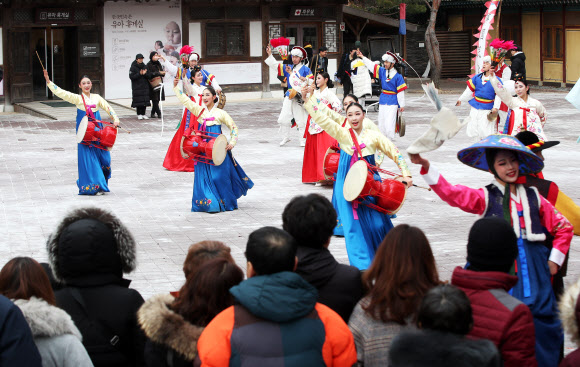 경자년 새해에도 ‘얼씨구절씨구야’
