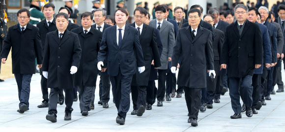 윤석열 총장, 현충원 참배