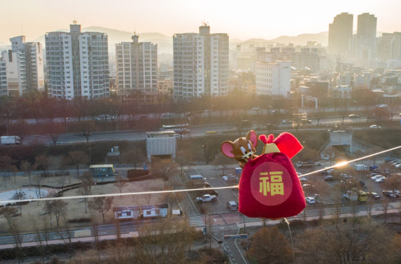 ‘우리 곁에 복이 찾아오길’