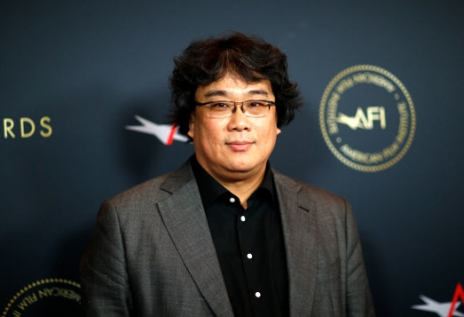 봉준호 감독이 3일(현지시간) 미국 캘리포니아주 로스앤젤레스에서 열린 2019 미국영화연구소(AFI) 시상식 만찬에 참석했다. 봉 감독은 ‘기생충’으로 미국 영화연구소(AFI)에서 선정한 올해의 영화 특별상을 수상했다. <br>로이터 연합뉴스