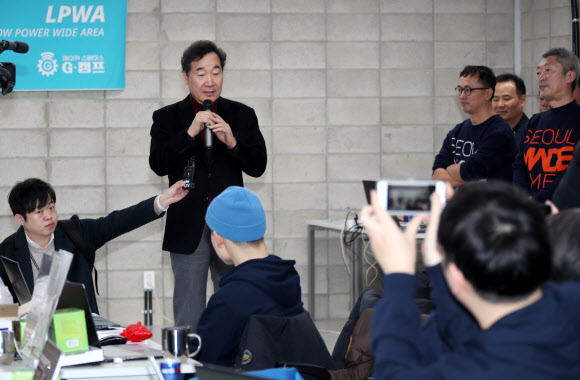 창업지원 현장 방문한 이낙연 총리