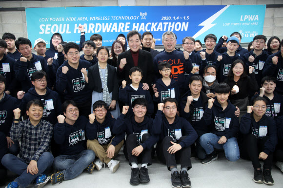 메이커 스페이스 방문한 이낙연 총리