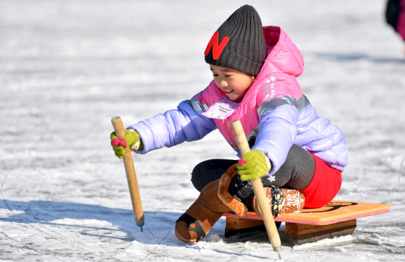 얼음 썰매 너무 신나요