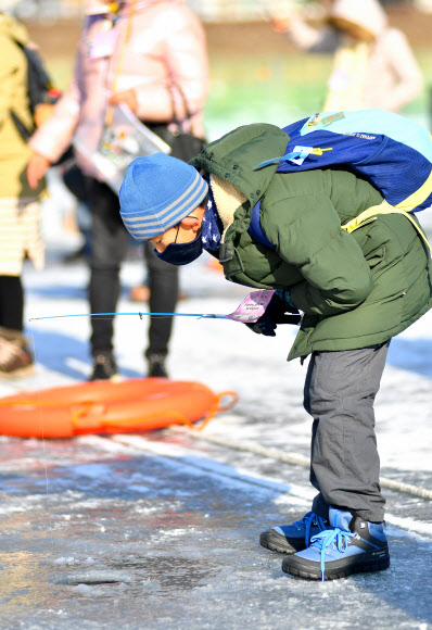 산천어야 어서 나와라