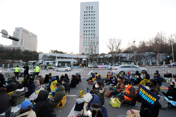 ‘검찰을 향한 끝나지 않은 외침’