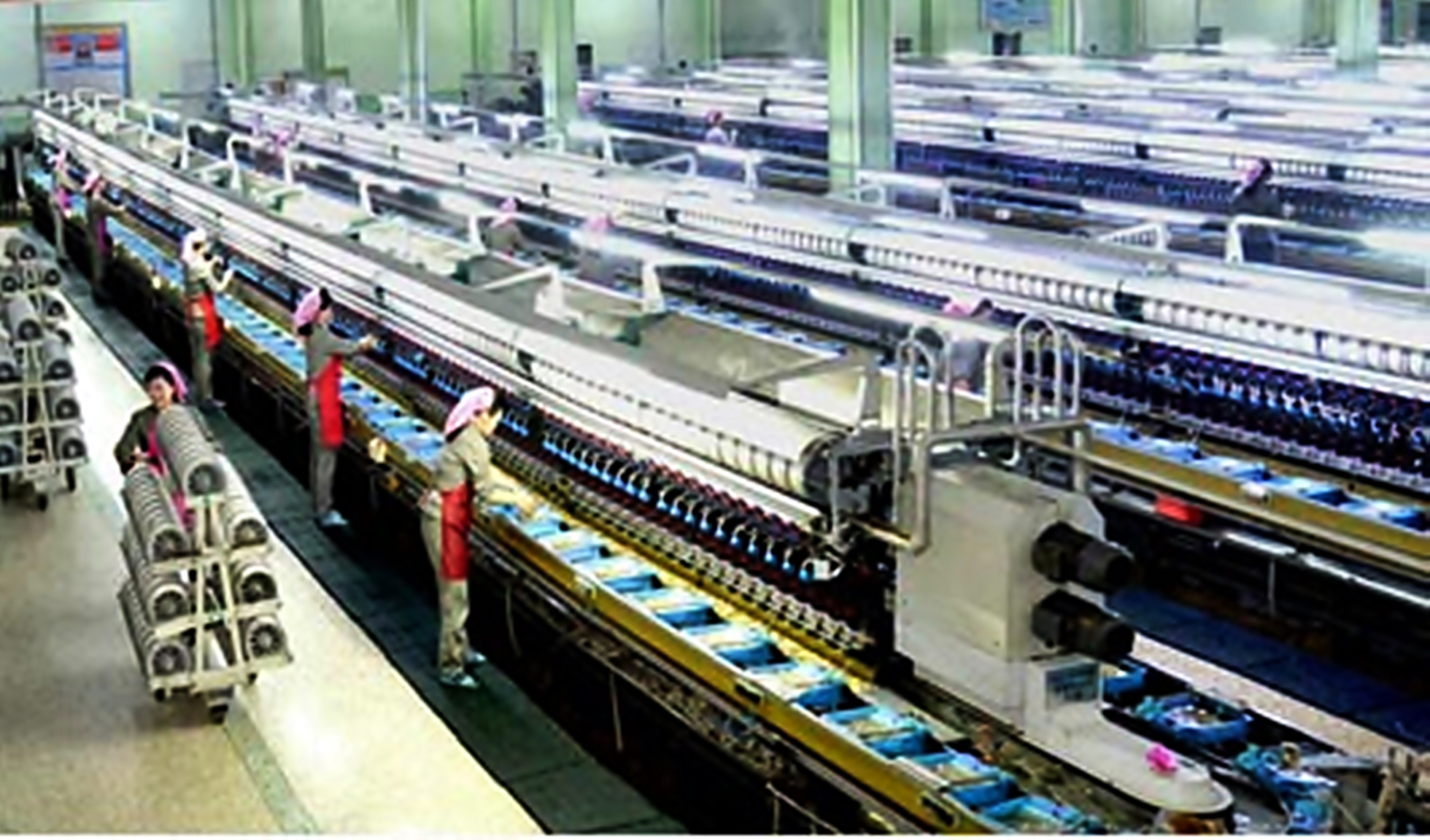 북한 김정숙평양제사공장에서 일하는 노동자들