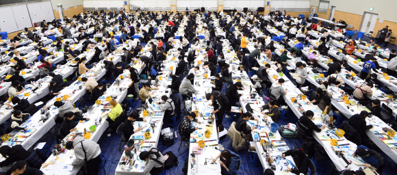 5일 서울 노원구 삼육대학교 체육관에서 치러진 2020학년도 정시모집 미술 실기고사에서 아트앤디자인학과 수험생들이 실기고사를 보고 있다. 2020. 1. 5. 박윤슬 기자 seul@seoul.co.kr