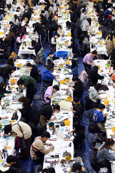 5일 서울 노원구 삼육대학교 체육관에서 치러진 2020학년도 정시모집 미술 실기고사에서 아트앤디자인학과 수험생들이 실기고사를 보고 있다. 2020. 1. 5. 박윤슬 기자 seul@seoul.co.kr