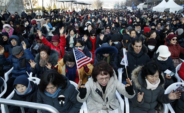 두손 들고 기도