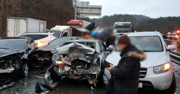 합천 국도 빗길 사고