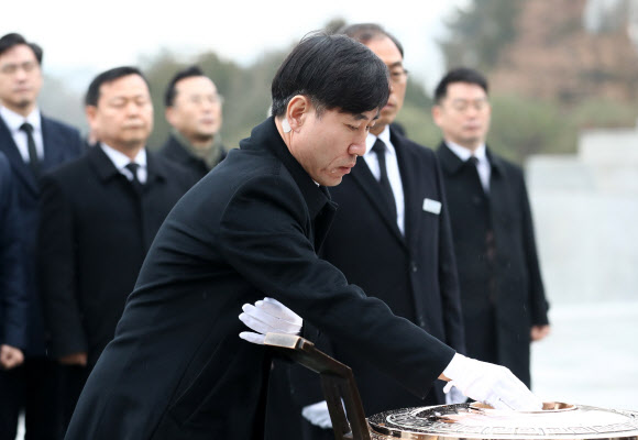 분향하는 하태경