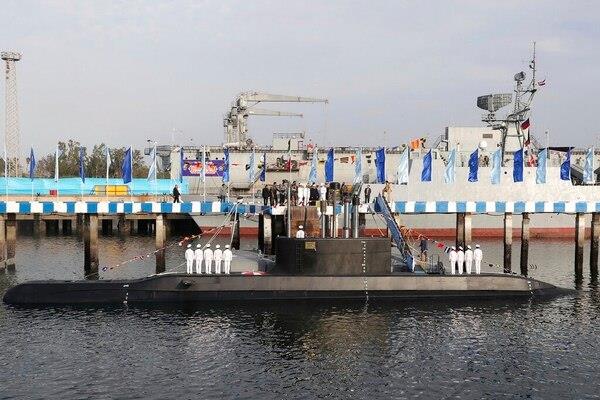 미국의 대이란 제재가 한창이었던 지난해 2월 이란이 공개한 자국산 신형 600t급 잠수함 ‘파테흐’(정복자)의 진수식이 거행되는 모습. 서울신문 DB