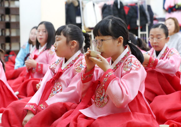 ‘내가 만든 차 마셔봐야지’