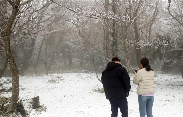 ‘눈 쌓인 제주 한라산’