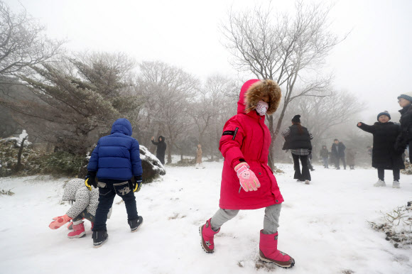 ‘1100고지서 겨울 정취를’