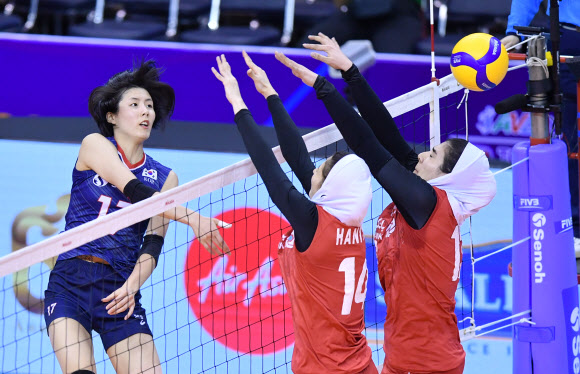 한국 여자배구 이란 완파… 올림픽 예선 2연승