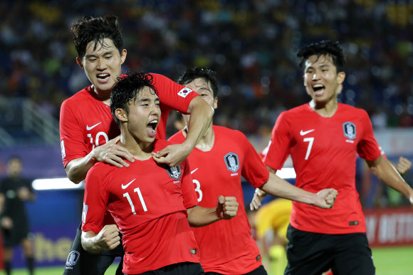 9일 오후(현지시간) 태국 송클라 틴술라논 스타디움에서 열린 2020 아시아축구연맹(AFC) U-23 챔피언십 한국과 중국의 조별리그 1차전에서 이동준이 골을 넣은 뒤 환호하고 있다. 2020.1.10  연합뉴스