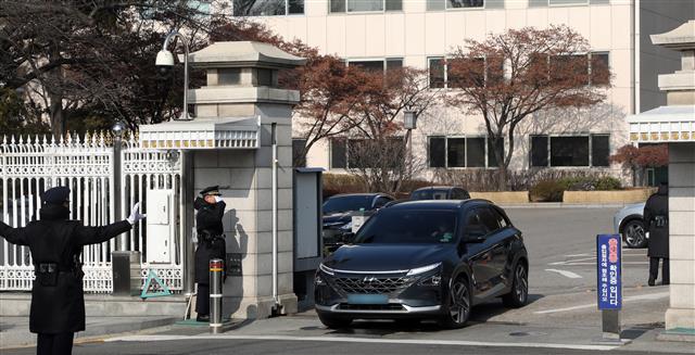 檢 ‘선거개입 의혹’ 청와대 자치발전비서관실 압수수색