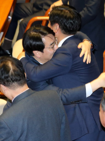 유치원3법 통과에 기뻐하는 박용진