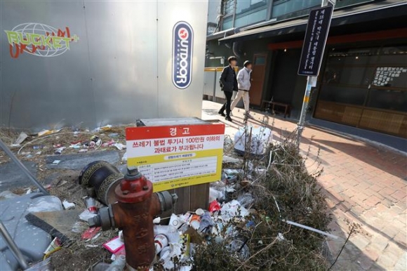 박근혜 전 대통령 생가터 주변 방치된 쓰레기