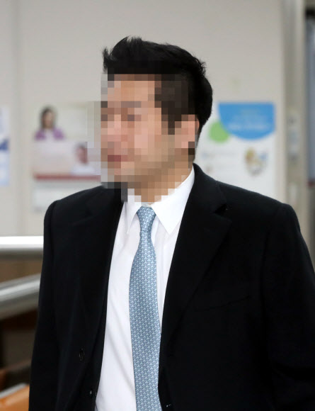 대마흡연 혐의, 법정 출석하는 현대가 3세 정모씨