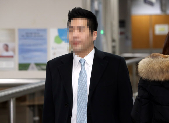 대마흡연 혐의, 법정 출석하는 현대가 3세 정모씨