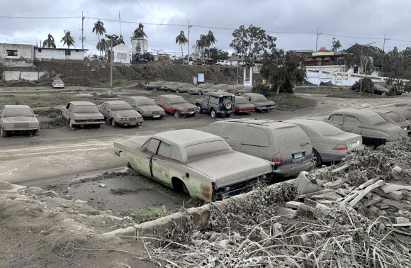 필리핀 화산재 뒤덮인 차량