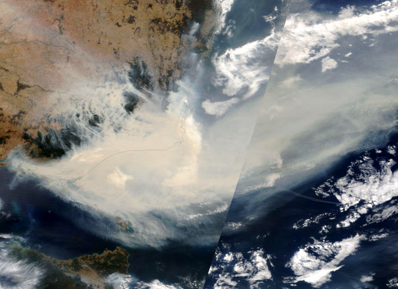 미 항공우주국(NASA)가 공개한 호주 산불 위성 사진.  NASA 제공