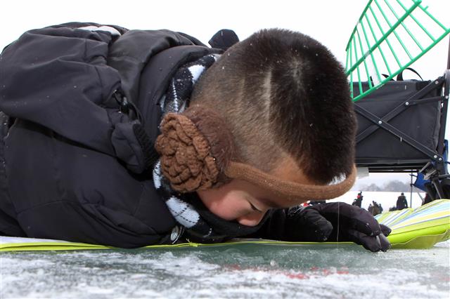‘빙어야 어디 숨었니’