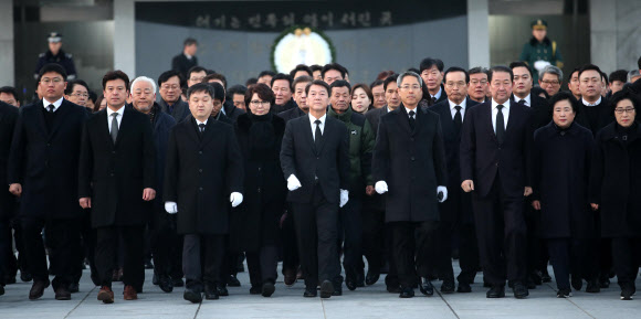 현충원 참배 마친 안철수