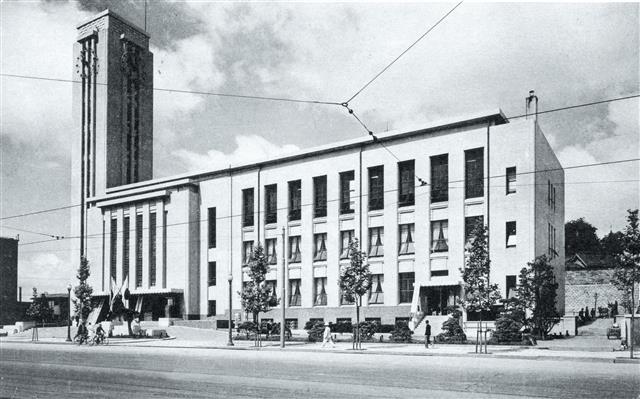 1950년 4월 29일 국립극장이 개관 공연장으로 쓴 공간은 현재 서울시의회가 사용하고 있다.  국립극장 제공