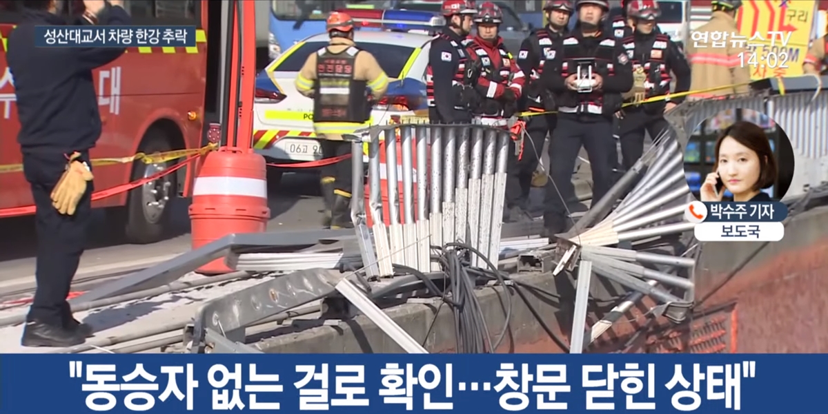 성산대교서 SUV가 난간 뚫고 추락…40세 운전자 사망  연합뉴스TV 캡처