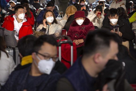 ‘우한 폐렴’ 확산 우려…마스크 쓴 중국 여행객들