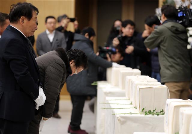 ‘70년만에 올리는 인사’