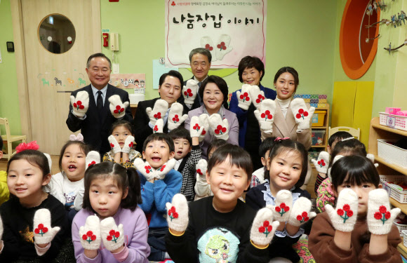 김정숙 여사, 어린이와 함께