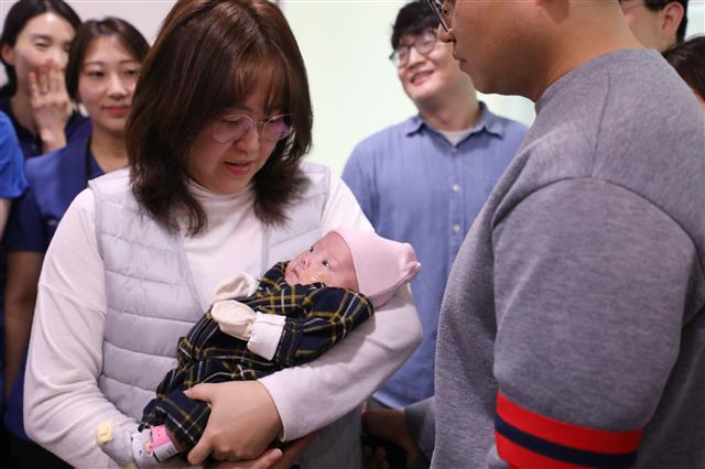 엄마 품에 안긴 ‘소망이’