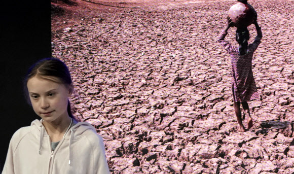 트럼프 vs 툰베리, 다보스 포럼서 기후대응 놓고 설전
