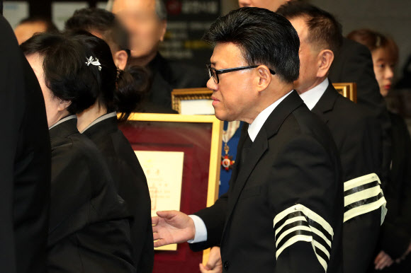 고 남보원 발인식 참석한 엄용수