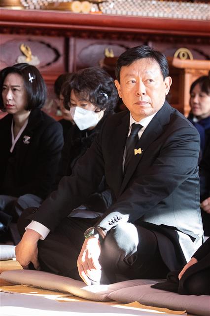 고 신격호 롯데 명예회장 49재 초재 참석한 신동빈 회장