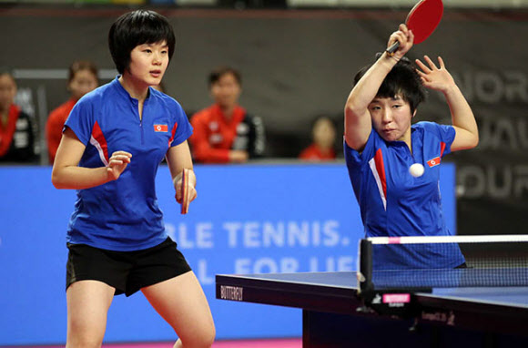 공격하는 북한 여자탁구