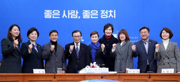 기념촬영하는 우생순 임오경 전 핸드볼국가대표