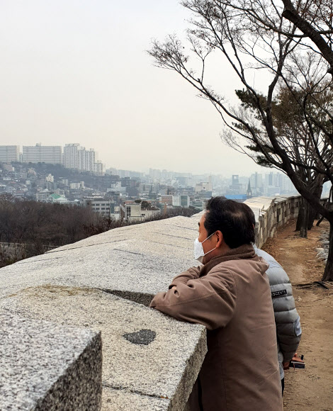 삼청공원순환산책길 둘러보는 이낙연 전 총리