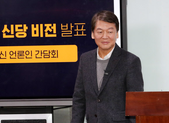 정치혁신 언론인 간담회 참석하는 안철수