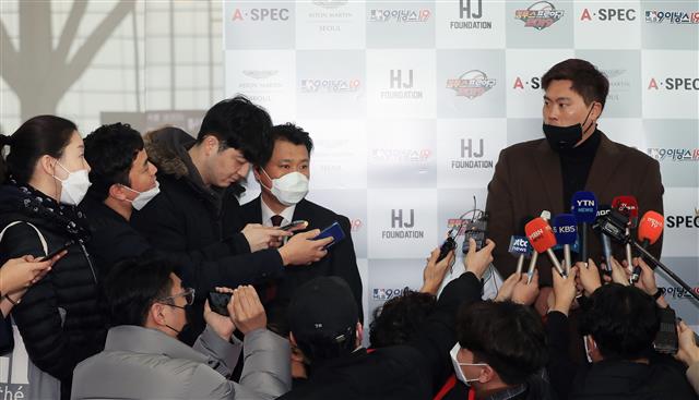 류현진 ‘마스크 인터뷰’